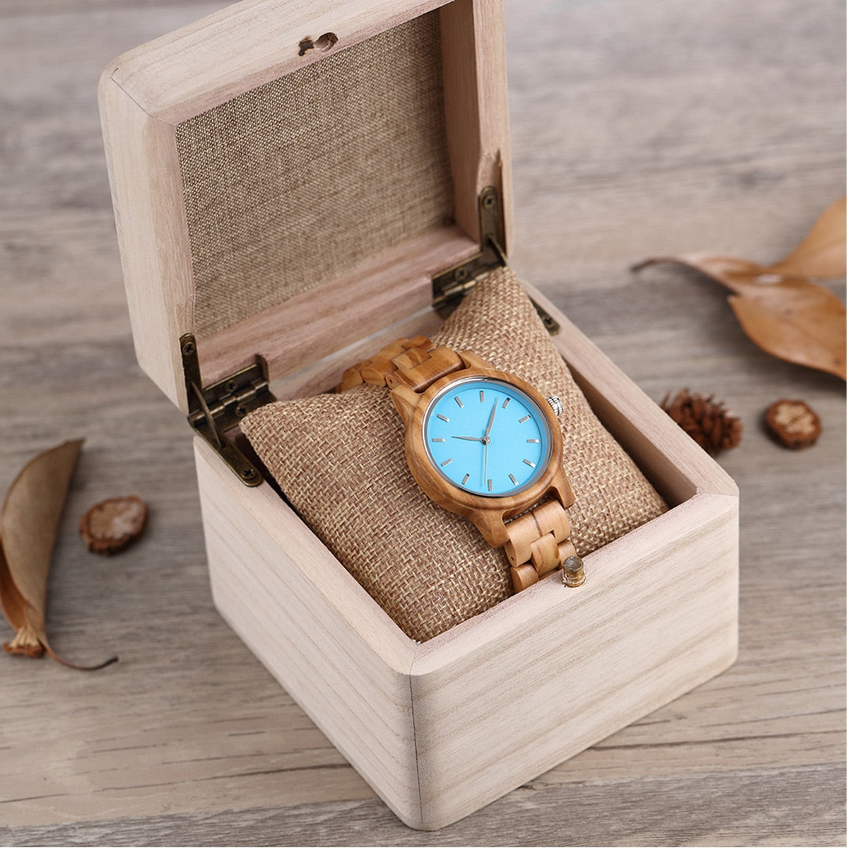 green-dial-simple-ladies-wood-grain-watch - Eminent Watches